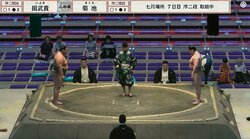 「なんでこんな歩き方w」“クセ強”力士の入場シーンにファン熱視線 カメラが捉えた花道での一コマ「歩き方の癖よw」