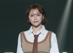 村重杏奈、ミニスカから美脚スラリ！ボディラインあらわなピッタリコーデでファン魅了「超可愛い」「スタイル抜群やね」