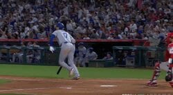 何が起きた？ 大谷翔平、豪快42号で“まさかのハプニング”「どうした」「珍しいな」ホームラン直後の“気になるリアクション”が話題に