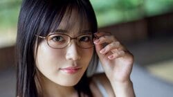 東雲うみ、B90＆H100の“二刀流ボディ”を惜しみなく披露 『FRIDAY』表紙＆巻頭12P