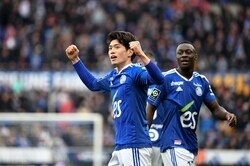 パリ五輪世代のエース・鈴木唯人、フランスでのデビュー戦でゴール！　チームの3戦ぶり白星に貢献