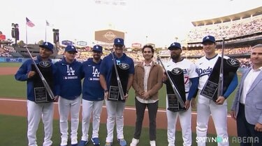 めっちゃいい笑顔…大谷翔平、ベッツらとシルバースラッガー賞受賞に