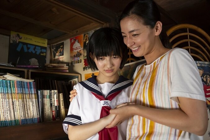 草なぎ剛＆MEGUMI＆中村倫也がきょうだいに　映画『台風家族』より場面写真到着 3枚目