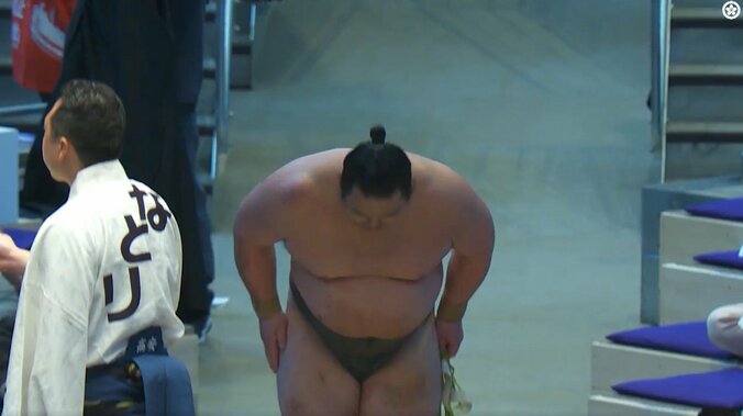 「角界一のお辞儀」力士の“深すぎる”礼が話題 「丁寧な所作」称賛相次ぐ 2枚目