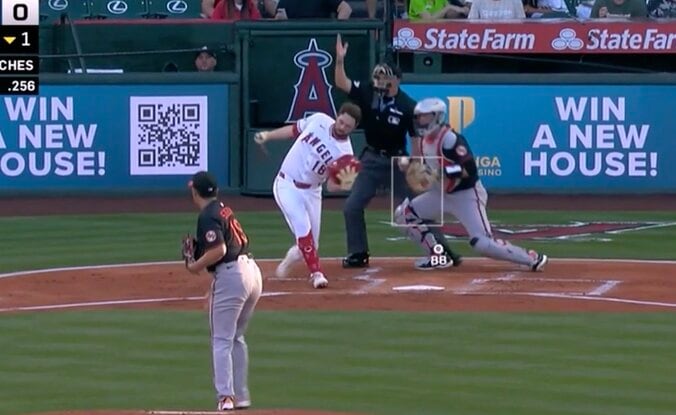 【写真・画像】なんだこれは…？ 菅野智之に“打者ドン引き”「この球は打てない」 バットから逃げる“魔球”→“マン振り三振”で黙ってベンチに立ち去る　1枚目