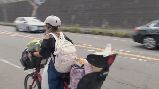 【写真・画像】「月の食費は20万円」“1男8女の大家族”37歳シンママ美女、激安スーパーでの15キロ分の爆買い「すごい量！業者！」「ママチャリでどうやって持って帰るの！？」驚きの声　3枚目