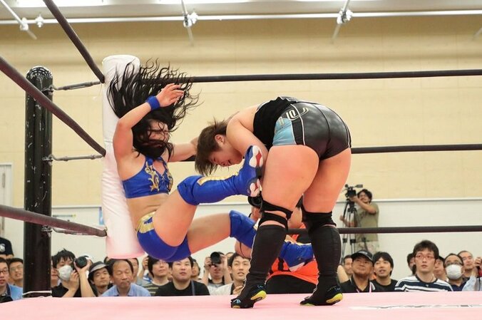 胸にアザも！才木玲佳、壮絶な打撃戦の末に敗れる　沙希様は予想外の反則負け……。 3枚目