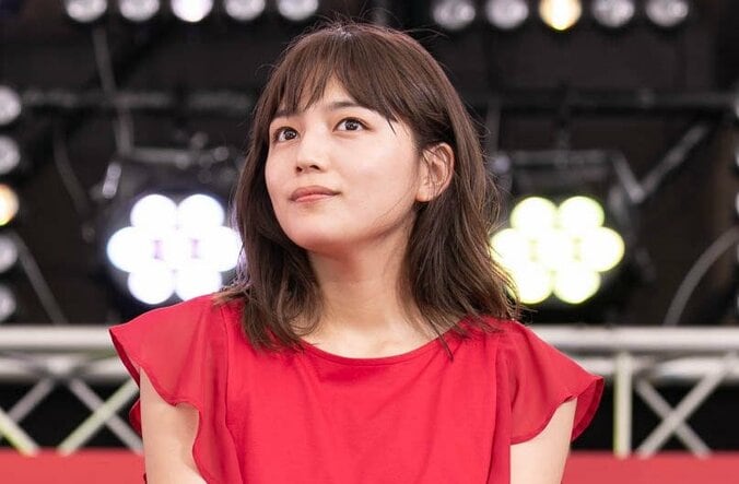 メガネ&マスクでおでこにはブツブツ…　川口春奈、“どいひー”なオフショットを赤裸々披露 1枚目