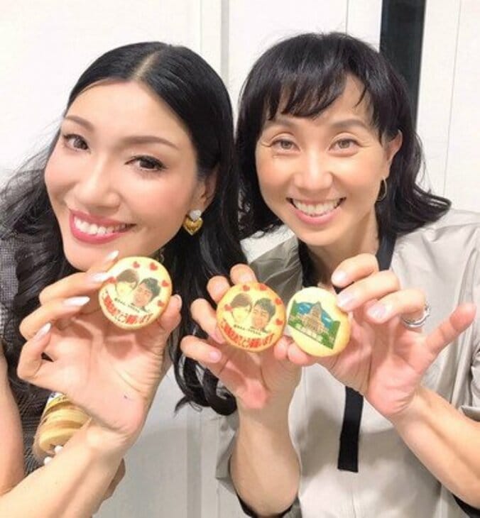 東尾理子、滝川クリステル夫婦のクッキーを公開「クリス、結婚おめでとう」 1枚目