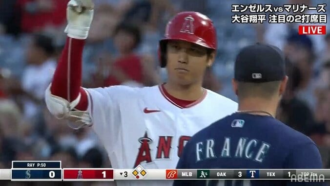 大谷翔平のヒットに喜ぶ同僚ロハスがパリピすぎ！「ロハス可愛い」「何このかわいいの」「どんな顔やねんｗ」と視聴者も盛り上がる 1枚目