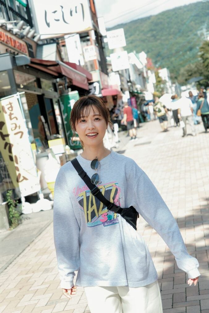 アナウンサー西澤由夏、貴重な初水着に挑戦 “決意”の1st写真集 オンラインサイン会やお渡し会も実施 3枚目