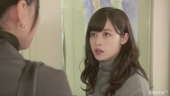 橋本環奈の大人なゆるふわウェーブヘアに絶賛の声「どんな髪型でも似合いすぎる」 3枚目