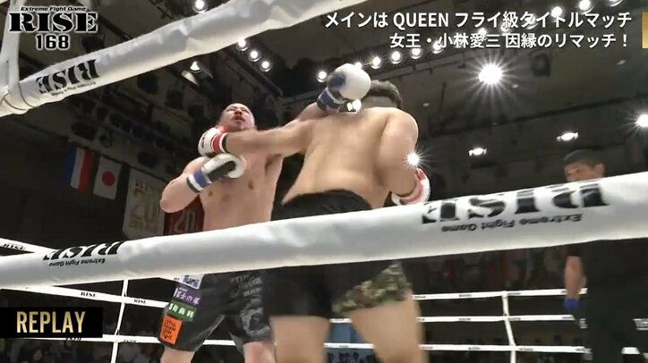 ズルズルと足元が…制御不能の重量級KO決着! 「最初から最後までヘビーという感じ」放送席も興奮