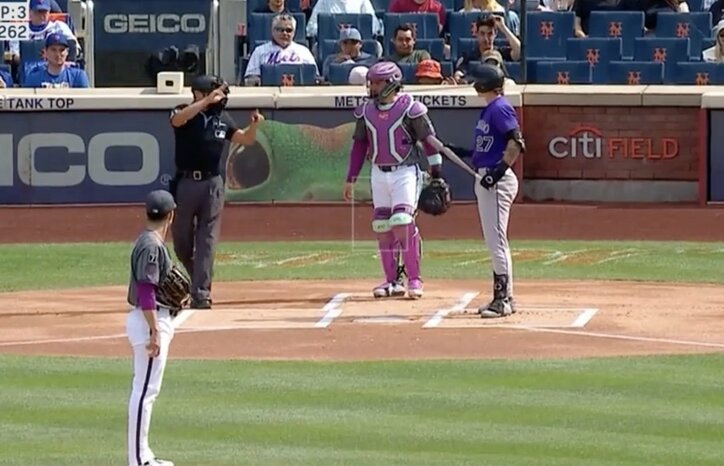 【写真・画像】やってらんねえ！千賀滉大に“打者がイライラ”… 空振り三振で荒れる→バットもヘルメットもぶん投げる「やる気なしw」 凡退リアクションが話題に　1枚目