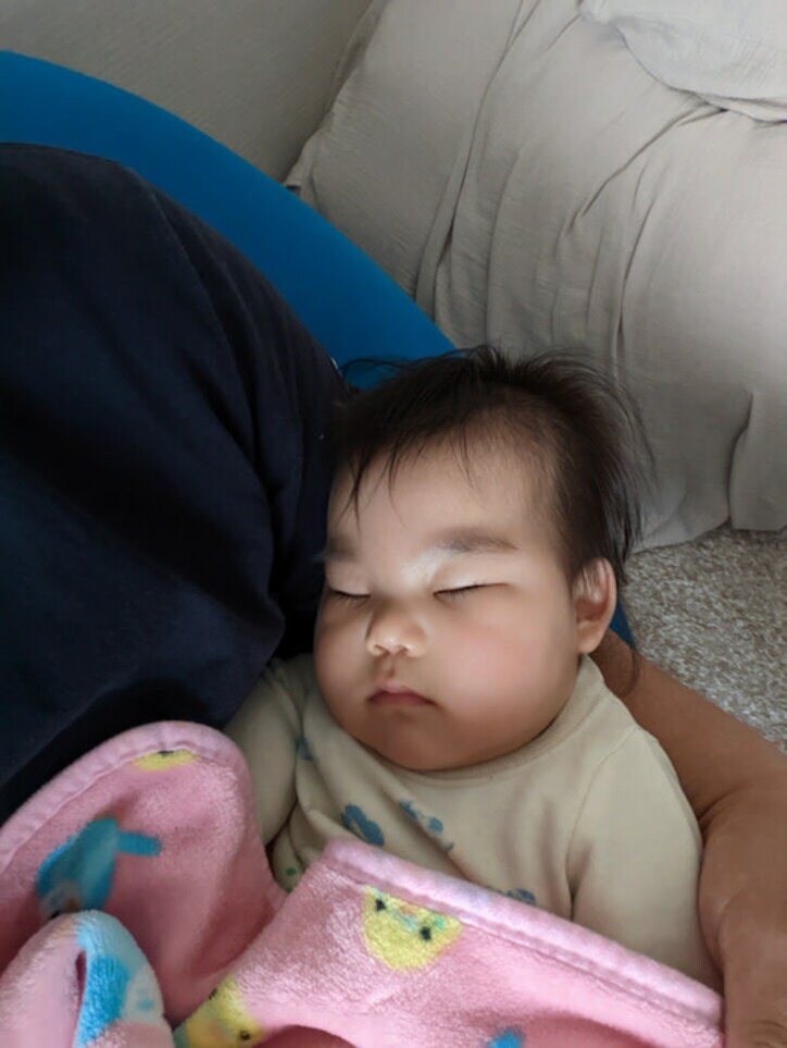  チェリー吉武、保育園から帰宅後にぐったり眠る娘「慣れるのも大変」 