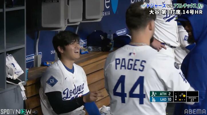 【写真・画像】大谷翔平がベンチで“イチャイチャ” 衝撃弾の直後のほっこりシーンが話題「かわよ」「テオ嬉しそうw」　1枚目