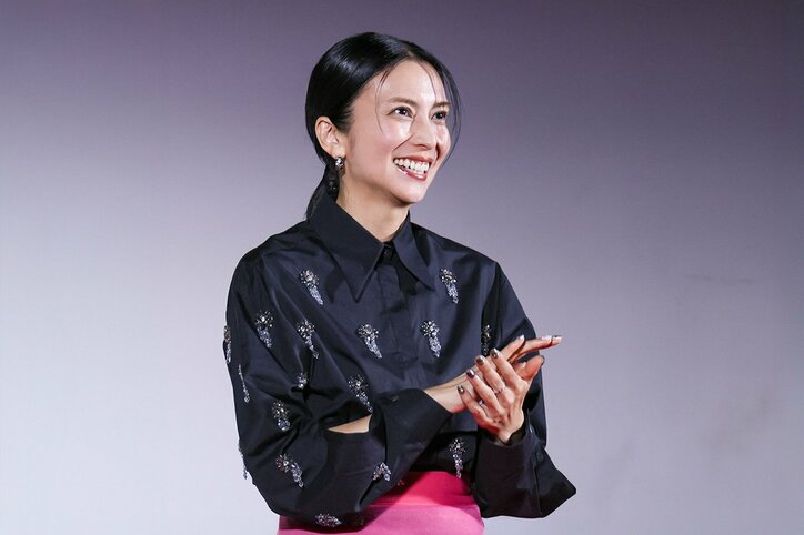 【写真・画像】柴咲コウ、横山裕の“丸出し”姿に驚愕「あんなにいいの？」 ドラマ『スキャンダルイブ』イベントで素顔を暴露　3枚目