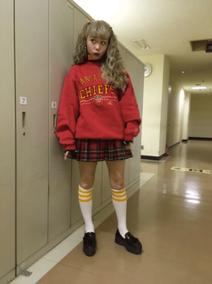 ぺこ　りゅうちぇるがファンに貰った服を着る