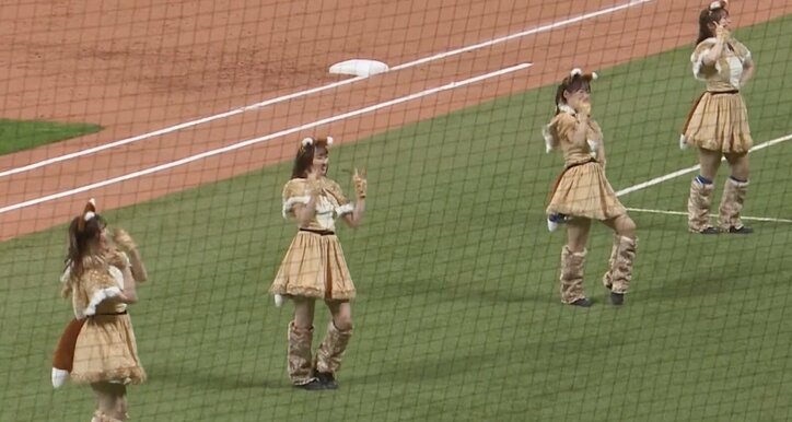 オトナ向けに変身！ 可愛すぎるファイターズガールが“リアルに進化”　「きつねダンス」1周年記念期間限定コスチュームが野球ファンのハートを鷲掴みにしてしまう