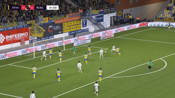 細かいステップでシュートに備える小久保玲央ブライアン