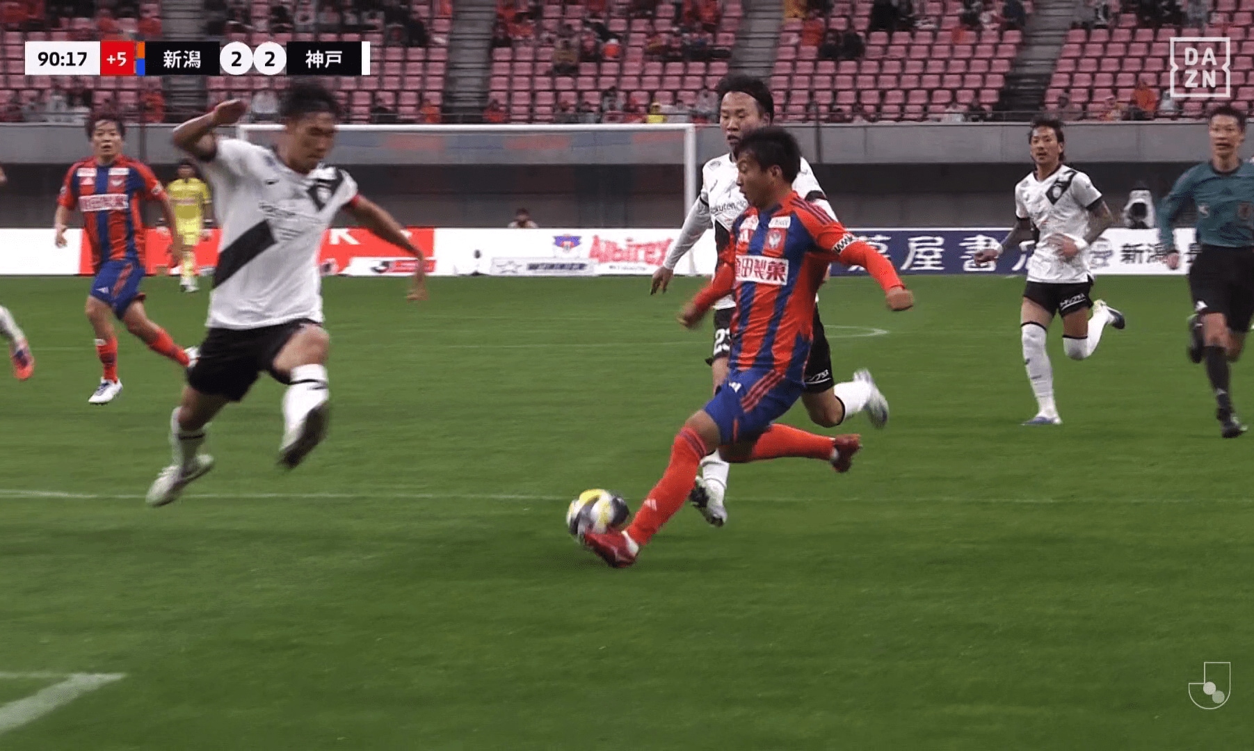 若月がダイレクトで蹴り込み同点弾