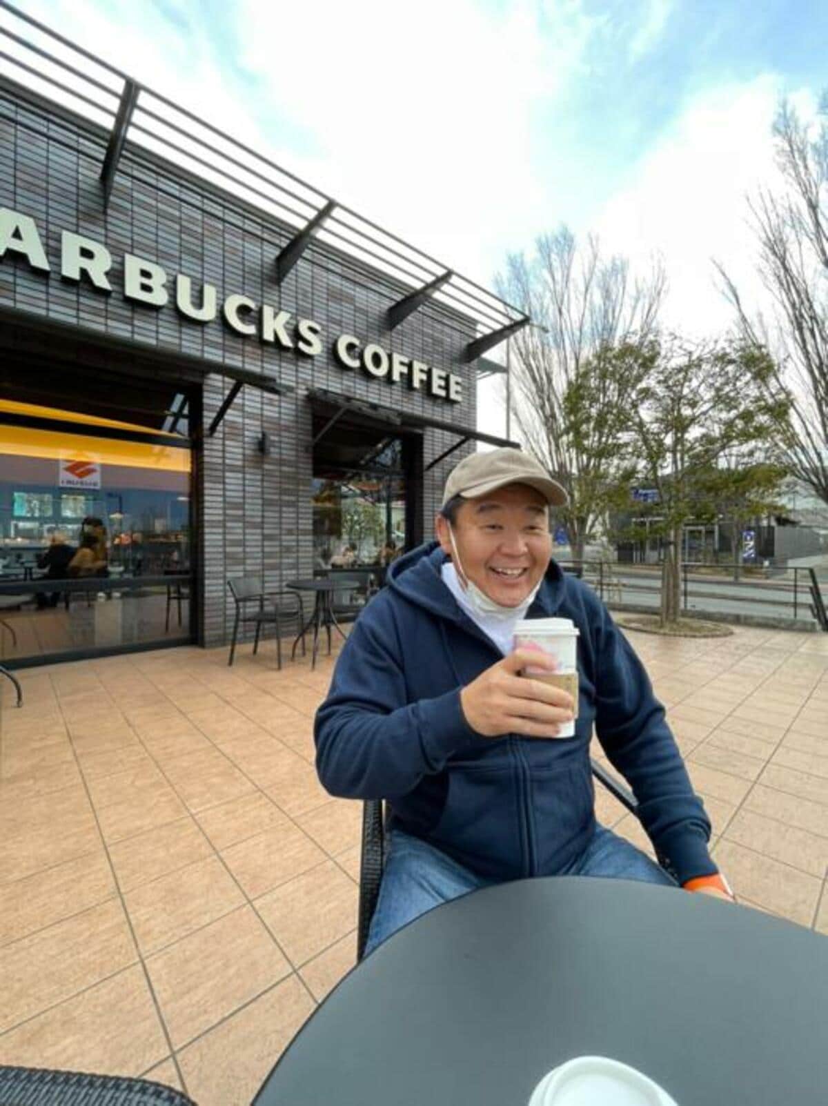 花田虎上 スタバでやってみたかったこと 座って飲んでみたかった 話題 Abema Times