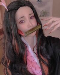 人気コスプレイヤー・赤木クロ、「鬼滅の刃」禰豆子＆蜜璃のコスプレ写真を2連発