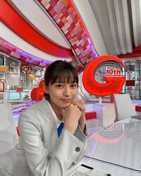「かっこかわいい、、、！」「癒されました」川口春奈、『Going!』でのキャスター姿を公開し称賛の声