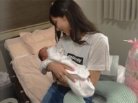 石川恋、親友の赤ちゃんにメロメロ「絶対いいお母さんになる」と反響