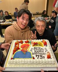 「驚異の73歳！」藤森慎吾、高田純次の誕生日をバースディケーキで祝福