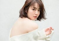 「可愛すぎ」とファン絶賛！ 磯山さやか、美背中あらわな振り返りショット披露