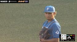 クールすぎるって！くるりと華麗に背面捕球　日本ハム・伊藤大海の“ミラクルキャッチ”が炸裂した瞬間