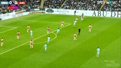 「日本の誇りだ」アーセナル冨安健洋、世界中が注目する大一番マンＣ戦で３か月ぶりの戦列復帰！ プレミアリーグ最強ドリブラーとの“ハイレベルすぎる１対１”が話題