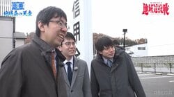 止まらずにはいられない？広瀬章人九段「難しいよね」天童の街並みに溶け込む難問詰将棋に新鋭棋士も「まだ詰まない…」悪戦苦闘！？／将棋・ABEMA地域対抗戦