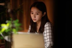 ウソは身の破滅に繋がる！キャスター役・堀田真由がウソつき“言霊”の犠牲者に!?『言霊荘』第3話