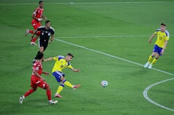 ウソだろ！？ スウェーデン代表MF、時速118キロ“弾丸ミドル”炸裂！ 強烈な“無回転ボレー”→ゴールネットに突き刺さる一撃
