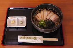 藤井聡太王将、勝負めし「猪肉そば」で野生パワー注入 羽生善治九段はピリリ「わさび飯」／将棋・王将戦七番勝負第5局