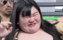 「やめてくれ！」人気女性芸人、セクシーな姿で生放送中に大絶叫「放送事故じゃん」の声