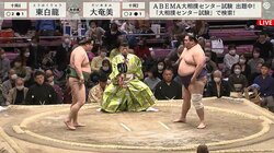 さすがにじれったい？東白龍、立ち合い前の“足すりすり”に行司も思わず「手をついて」と連呼