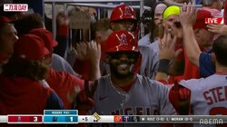 大谷翔平、技ありタイムリーでベンチも平和に 仲間もニコニコでピースサイン「素晴らしい」「すげーよアンタ」