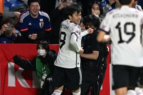 森保ジャパン、三笘薫が豪快ヘディング弾で先制　日本代表OB称賛「相当高く飛んでいる」