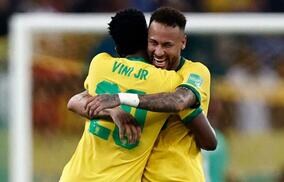 ブラジル人Jリーガーがネイマールやヴィニシウスら“現役セレソン”と肩組みショット披露！「また会えて嬉しいよ兄弟」