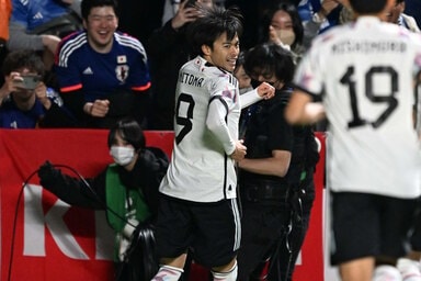 森保ジャパン、三笘薫が豪快ヘディング弾で先制　日本代表OB称賛「相当高く飛んでいる」