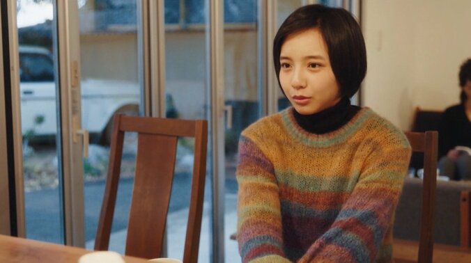 花子（中村ゆり）と美鈴（山之内すず）が一触即発？ “彼氏”の足の臭さで口論に発展！／ドラマ『ニーハムの旅』 3枚目