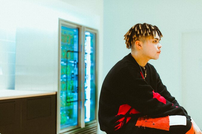 Leon Fanourakis「アルバム全体にポジティブなメッセージを込めた」新たな一面 2枚目