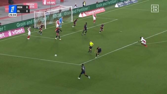 何が起きた？南野拓実、一瞬で相手を置き去りにするワンフェイク＆強引ターンで決定機演出「スーパー」「タキのターンが上手すぎる」 3枚目