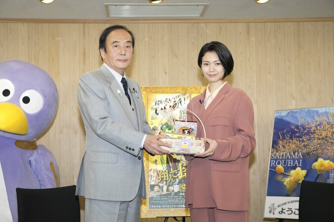 『翔んで埼玉』二階堂ふみらが謝罪を兼ね、現埼玉県知事へ表敬訪問 1枚目