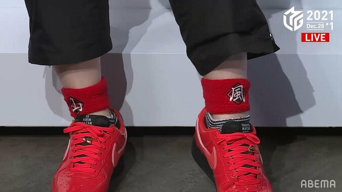 それ、リストバンドですけど！松ヶ瀬隆弥、験担ぎに両足にも装着 ファンが爆笑「お茶目」「少年漫画みたいで可愛い」／麻雀・Mリーグ 2枚目