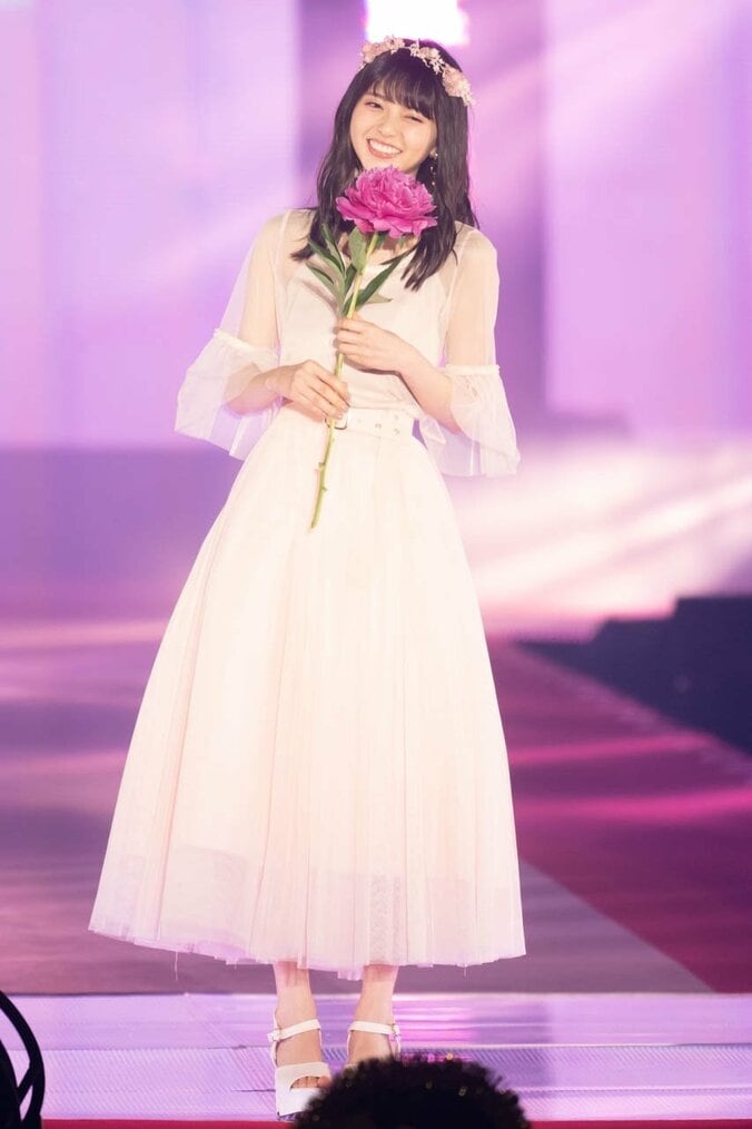 齋藤飛鳥が麦わら帽子を投げ込む！ 乃木坂46「ガルアワ」ランウェイに大声援 10枚目
