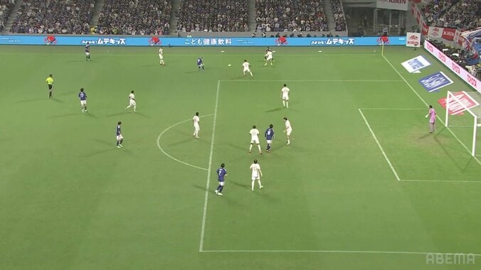 「まじでチートすぎ」伊東純也、2試合連続アシスト！相手DFの背後にドンズバ“絶品クロス”で同点ゴールをお膳立て「キラーパスマシーンになってる」 5枚目